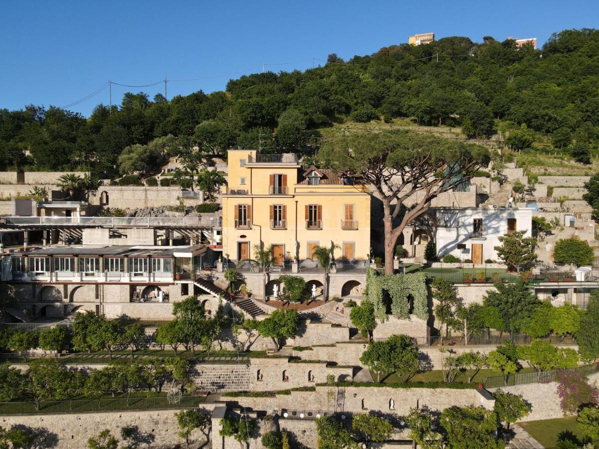 Villa Di Natale Пагани Екстериор снимка